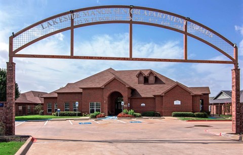 Lakeside Manor_Main Entrance Exterior 